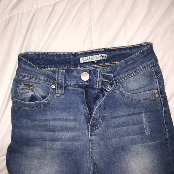 Light wash lightly distressed jeans - Picture 4 of 6